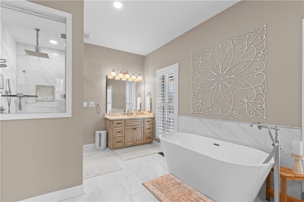 414 Parker Branch Road Barnesville, GA 30204 - Photo 40 of 101 a bathroom with a bathtub sink and mirror