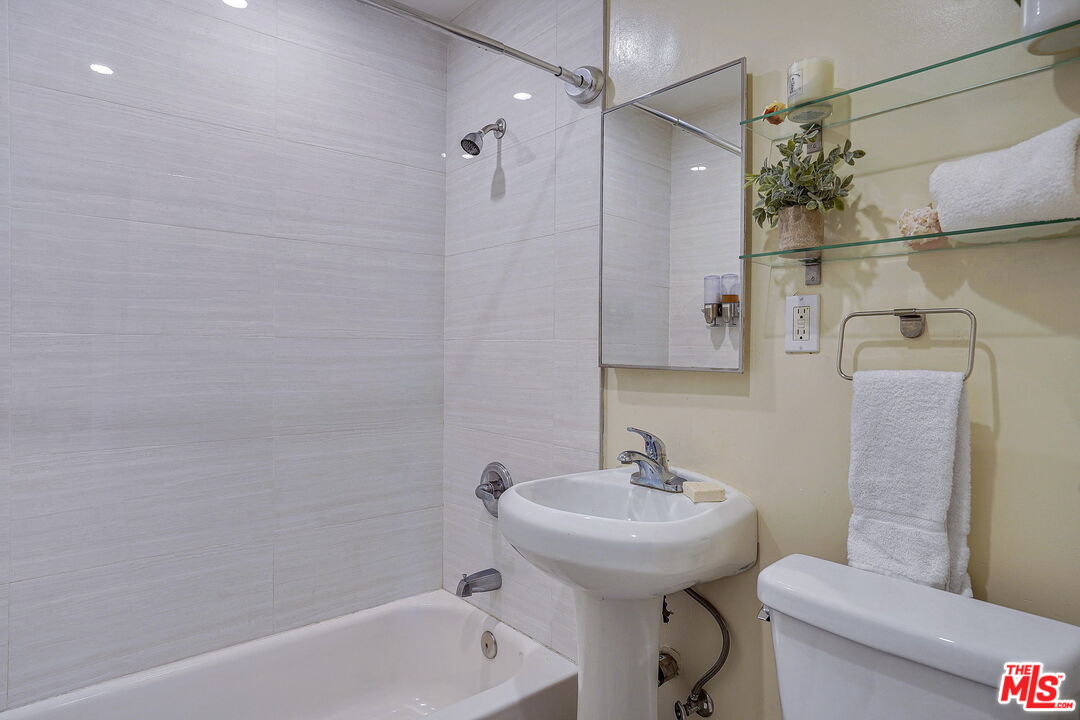 1205 Appleton Way Venice, CA 90291 - Photo 13 of 38