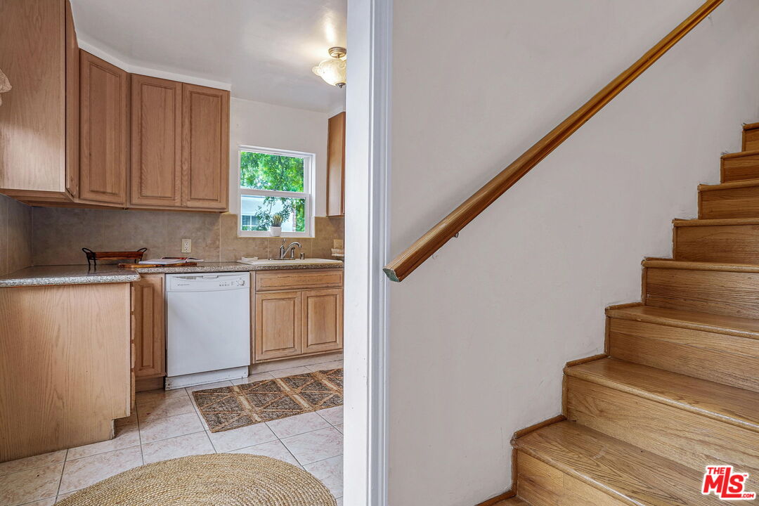 1205 Appleton Way Venice, CA 90291 - Photo 21 of 38