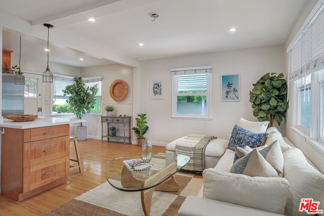 1205 Appleton Way Venice, CA 90291 - Photo 8 of 38