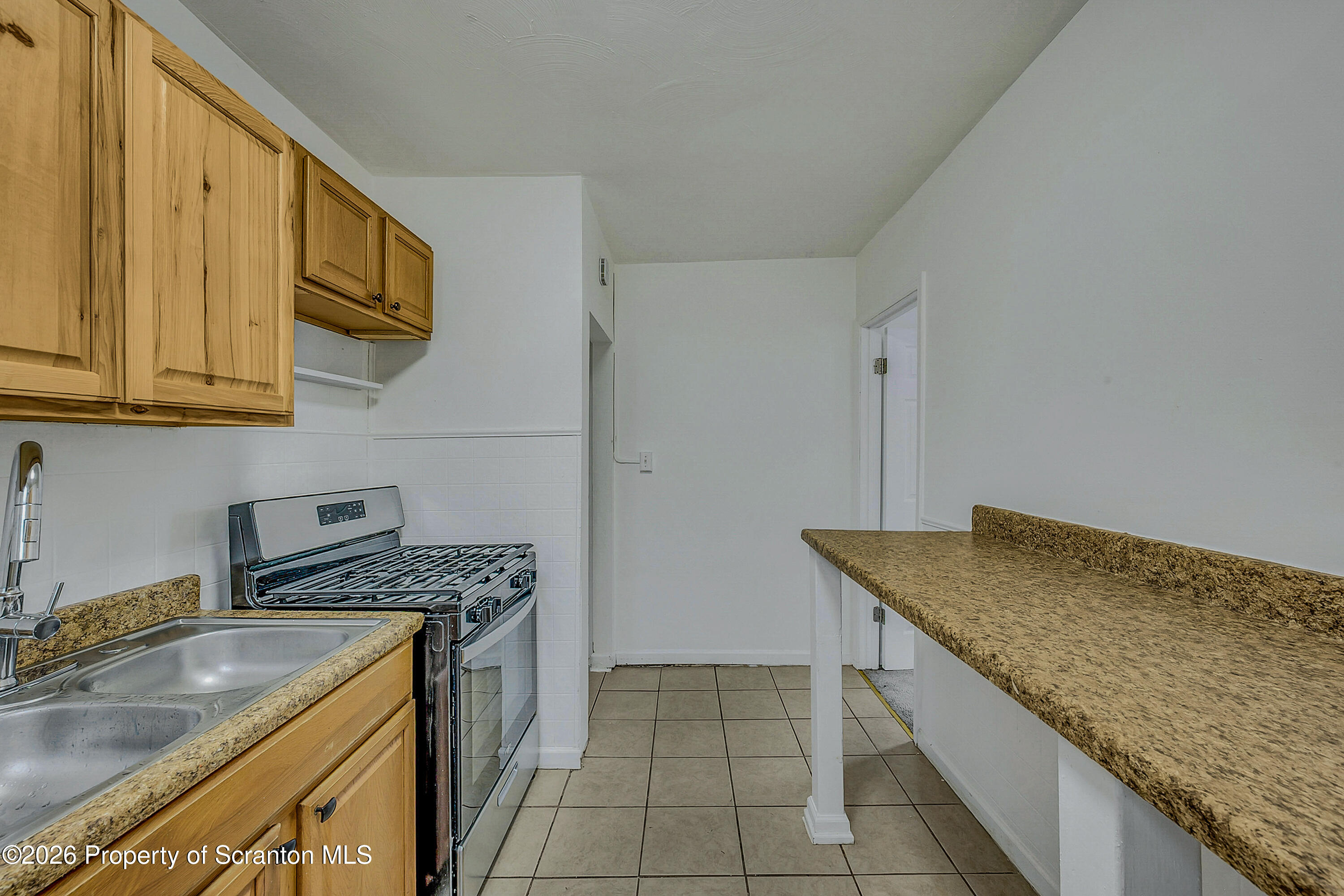 1135 Lloyd Street Scranton, PA 18508 - Photo 3 of 32 Lloyd -29