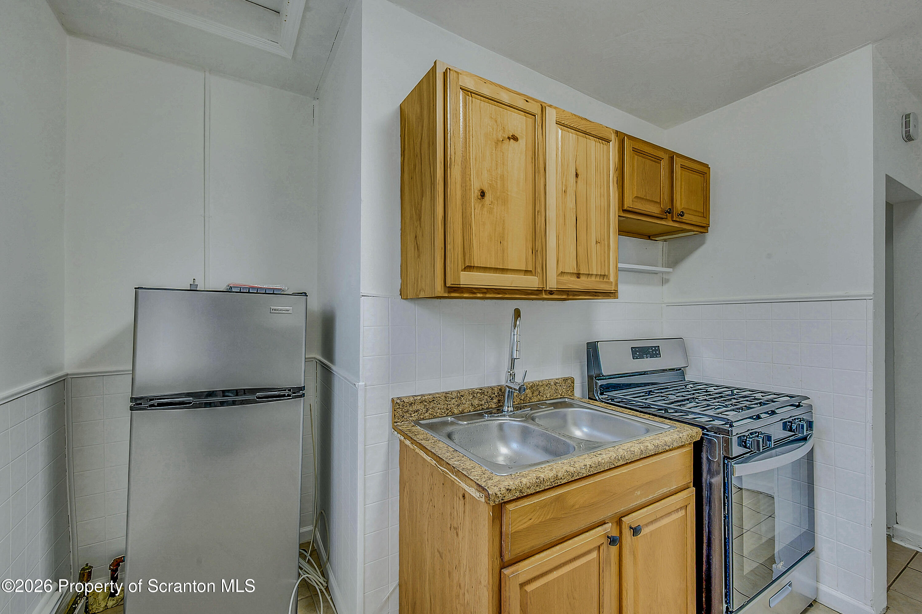 1135 Lloyd Street Scranton, PA 18508 - Photo 5 of 32 Lloyd -28