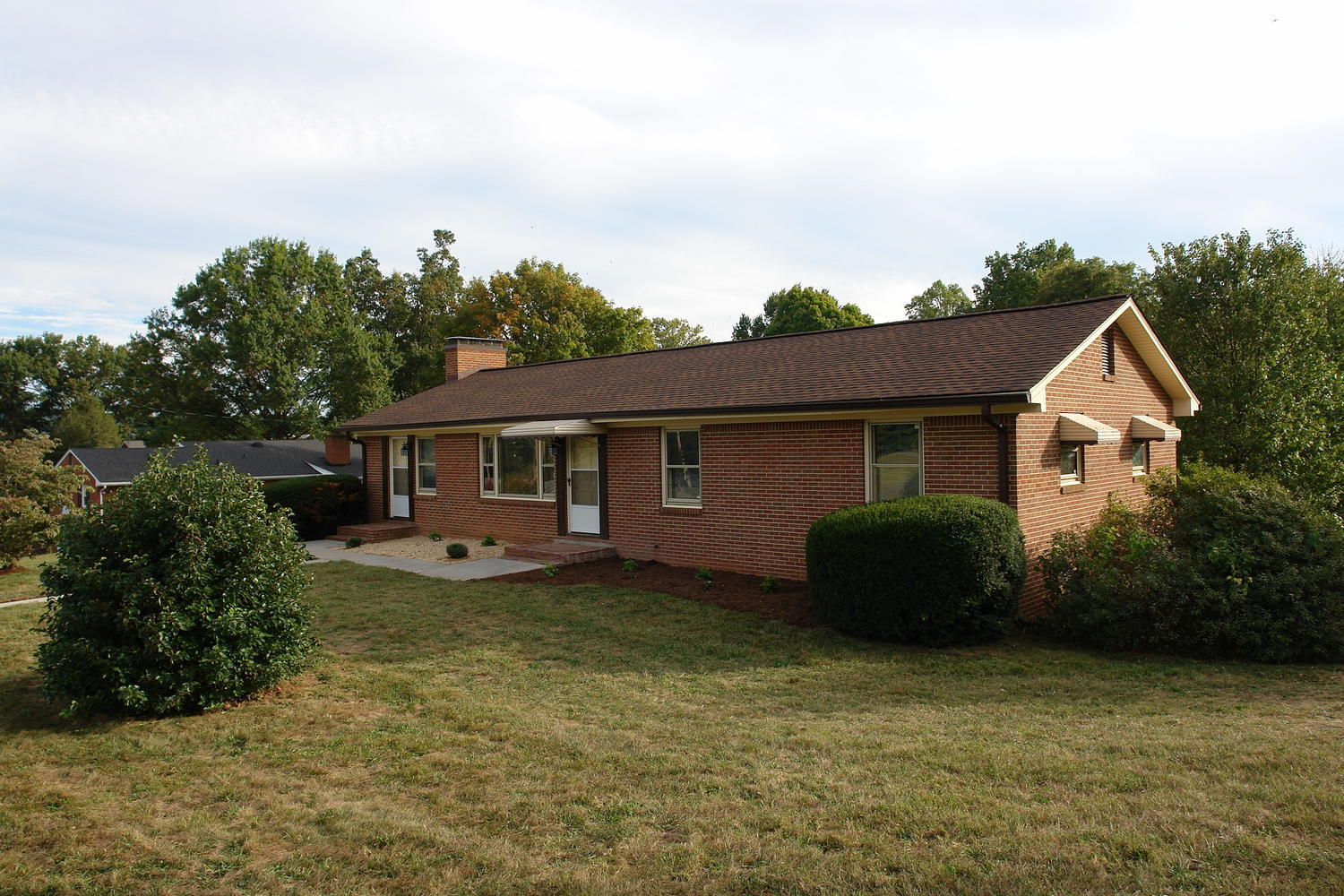 1520 West Ruritan Road Roanoke, VA 24012 - Photo 1 of 28 Main