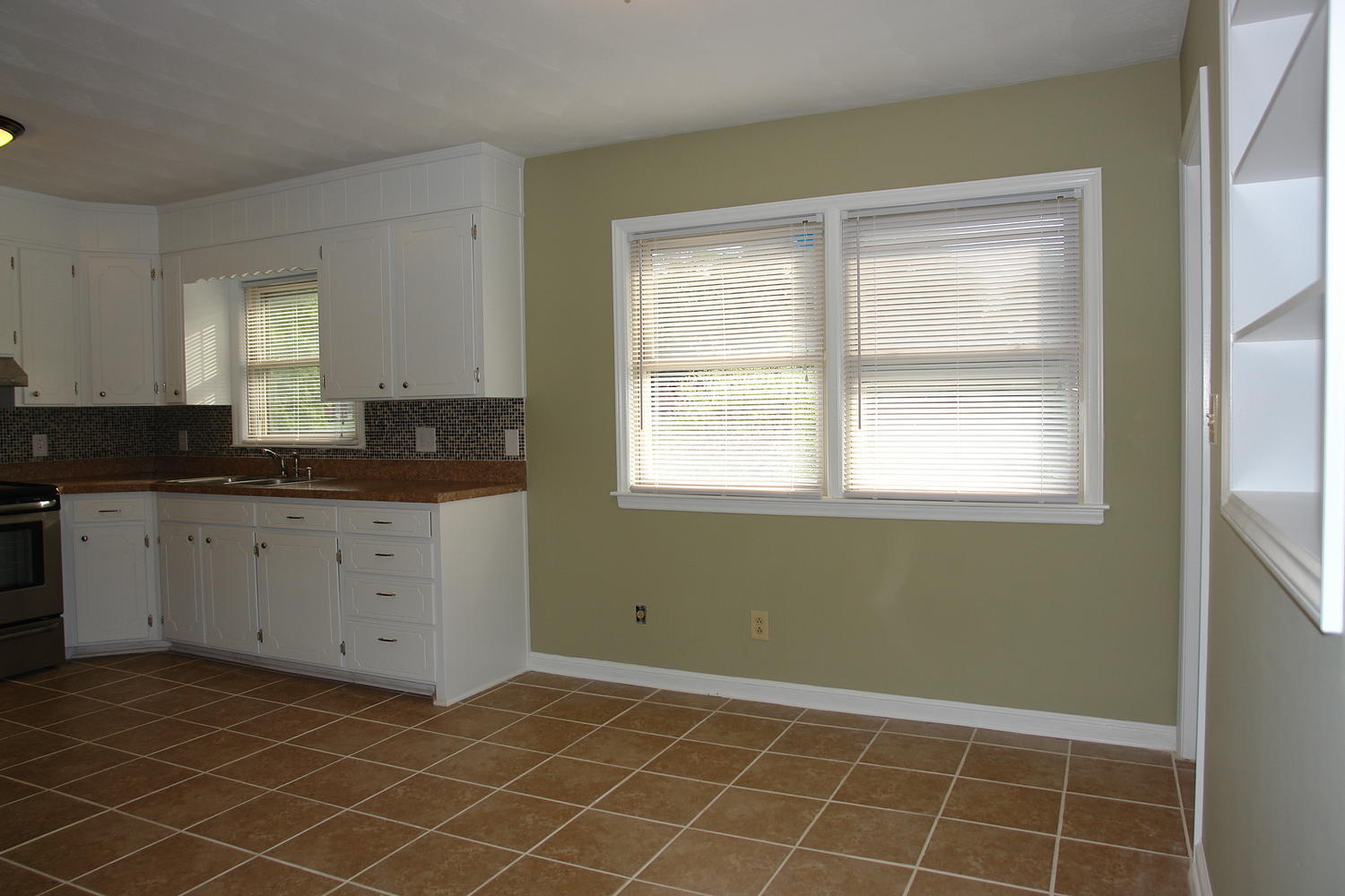 1520 West Ruritan Road Roanoke, VA 24012 - Photo 11 of 28 1520 W Ruritan Rd Roanoke VA-large-011-9