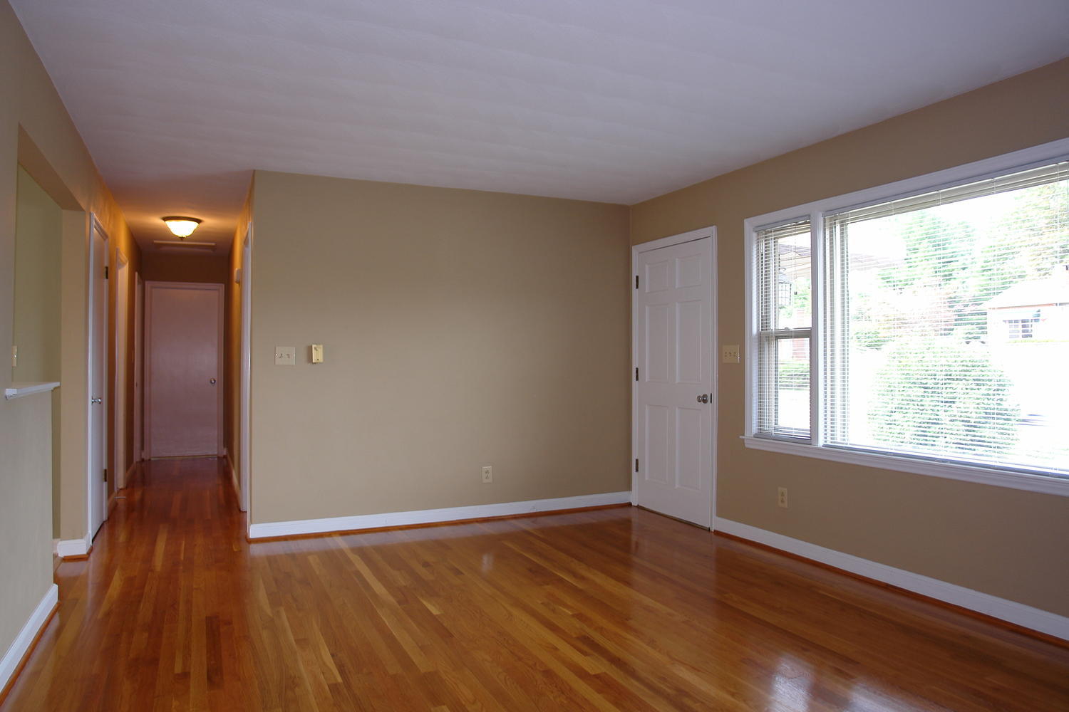 1520 West Ruritan Road Roanoke, VA 24012 - Photo 12 of 28 1520 W Ruritan Rd Roanoke VA-large-012-1