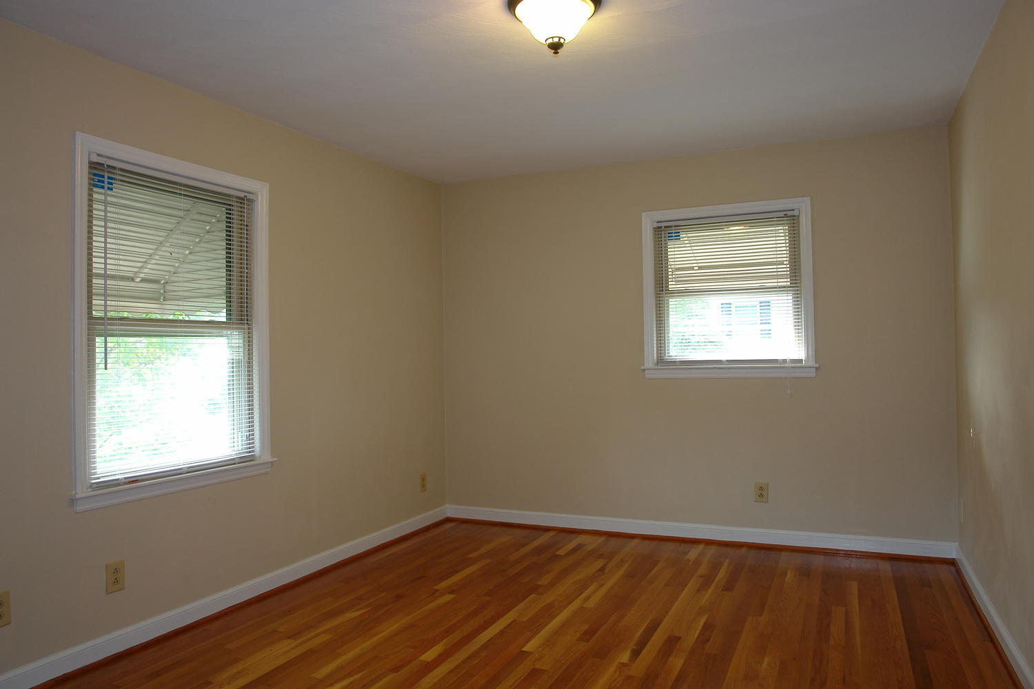 1520 West Ruritan Road Roanoke, VA 24012 - Photo 15 of 28 1520 W Ruritan Rd Roanoke VA-large-015-1