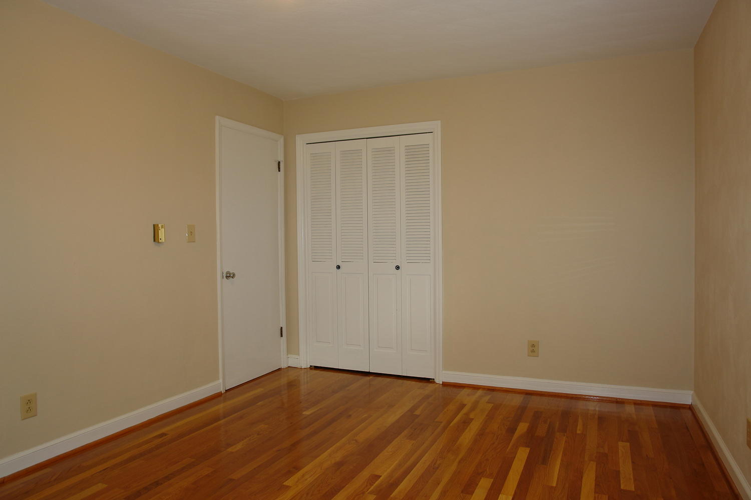 1520 West Ruritan Road Roanoke, VA 24012 - Photo 16 of 28 1520 W Ruritan Rd Roanoke VA-large-016-2