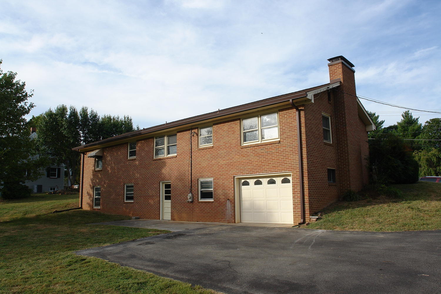 1520 West Ruritan Road Roanoke, VA 24012 - Photo 25 of 28 1520 W Ruritan Rd Roanoke VA-large-025-2