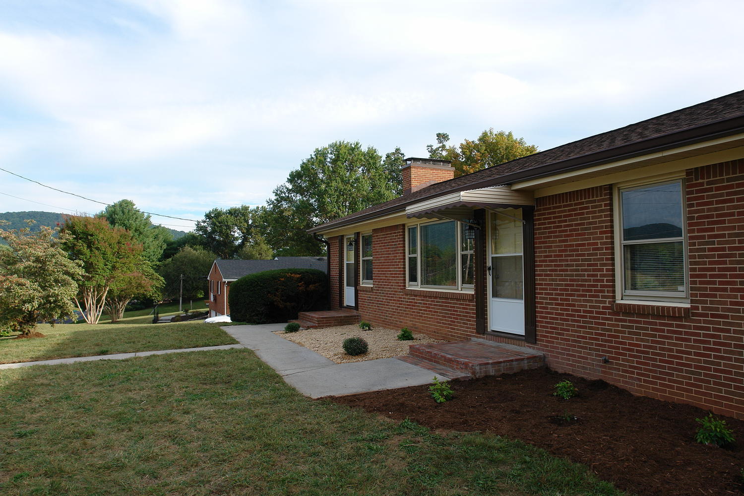 1520 West Ruritan Road Roanoke, VA 24012 - Photo 4 of 28 1520 W Ruritan Rd Roanoke VA-large-004-2