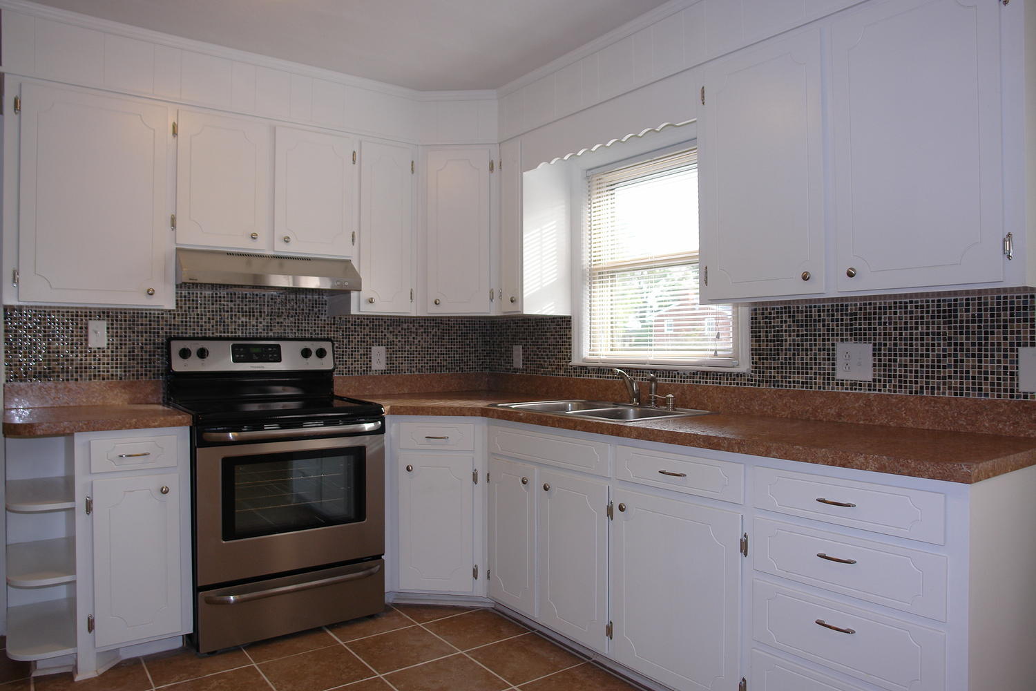 1520 West Ruritan Road Roanoke, VA 24012 - Photo 8 of 28 1520 W Ruritan Rd Roanoke VA-large-008-8