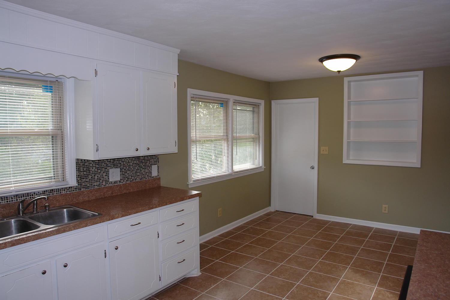 1520 West Ruritan Road Roanoke, VA 24012 - Photo 9 of 28 1520 W Ruritan Rd Roanoke VA-large-009-4