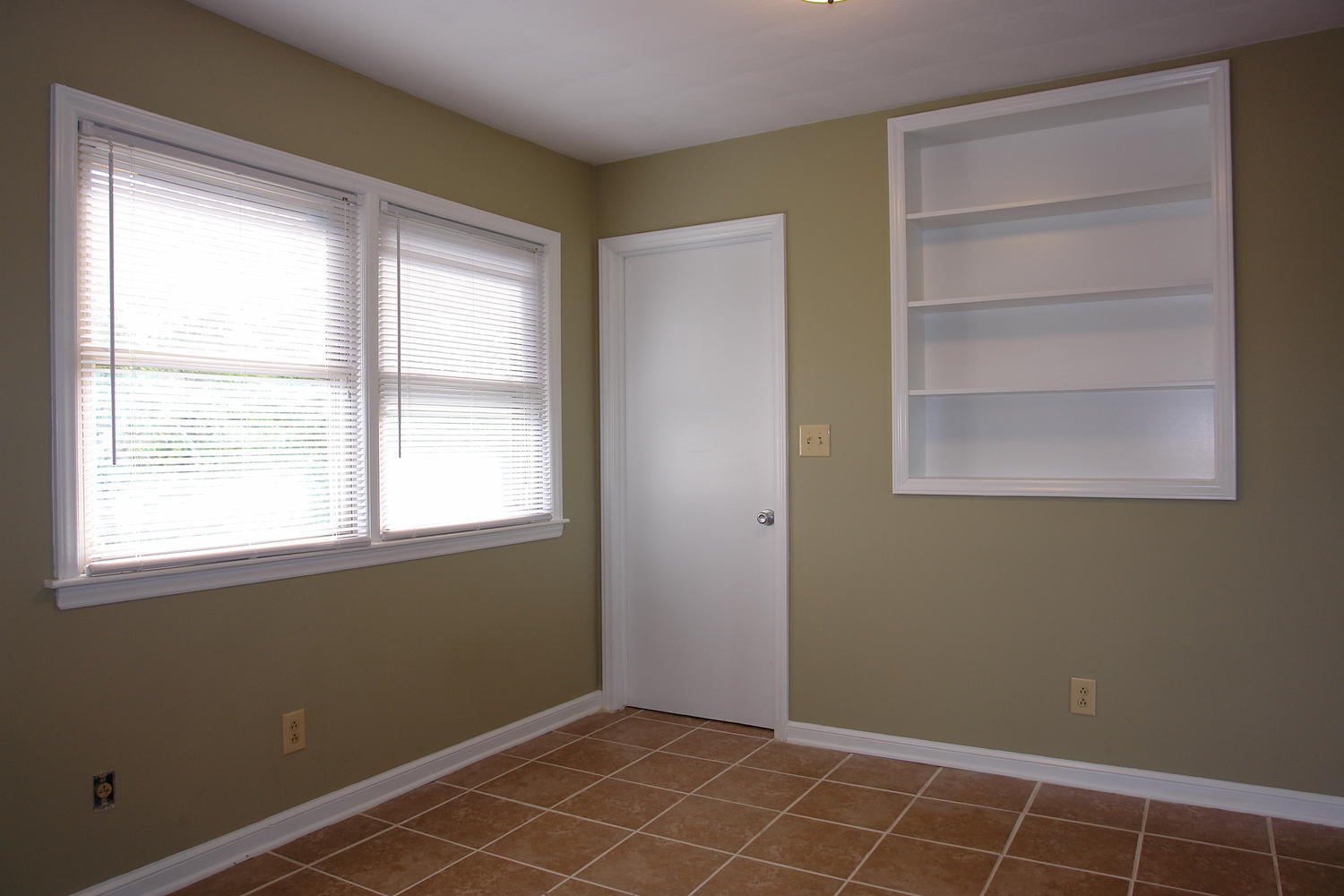 1520 West Ruritan Road Roanoke, VA 24012 - Photo 10 of 28 1520 W Ruritan Rd Roanoke VA-large-010-1