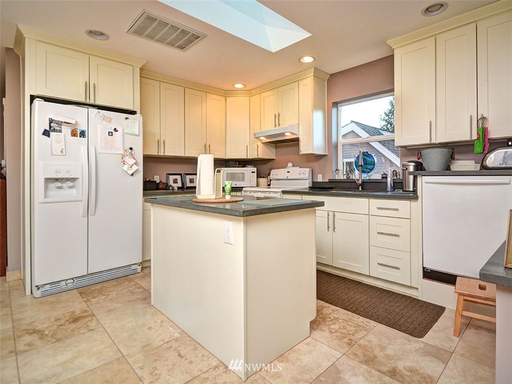 11149 Northeast 160th Place Bothell, WA 98011 - Photo 23 of 24 Gallery Image 23