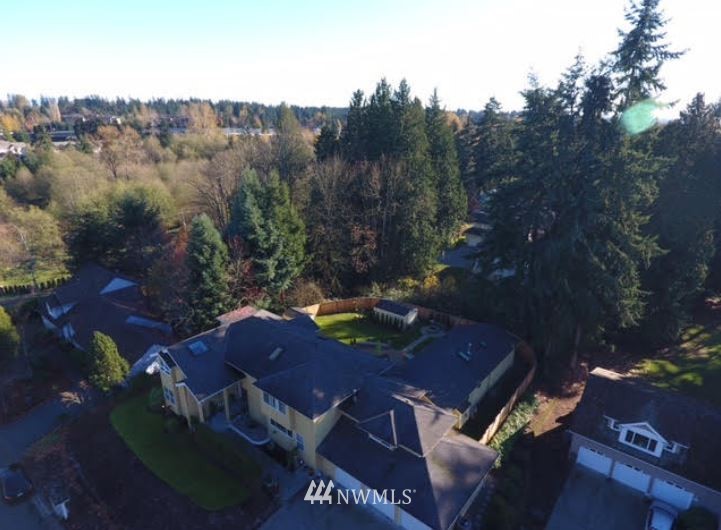 11149 Northeast 160th Place Bothell, WA 98011 - Photo 4 of 24 Gallery Image 4