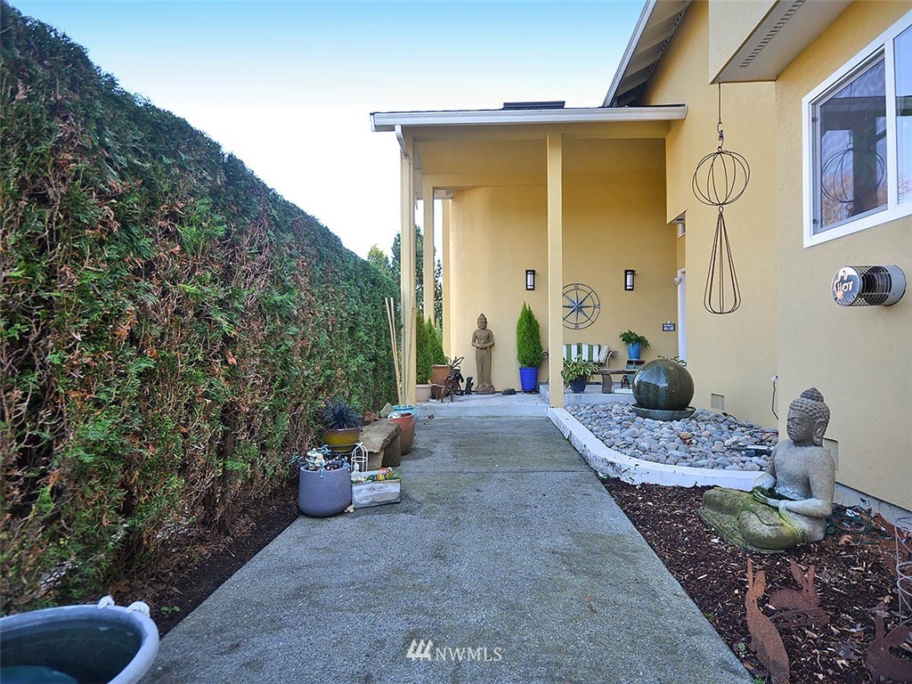 11149 Northeast 160th Place Bothell, WA 98011 - Photo 5 of 24 Gallery Image 5
