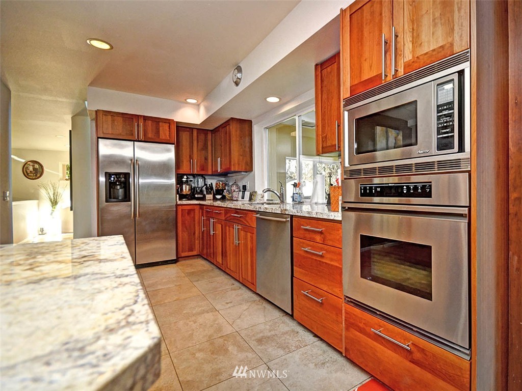 11149 Northeast 160th Place Bothell, WA 98011 - Photo 7 of 24 Gallery Image 7