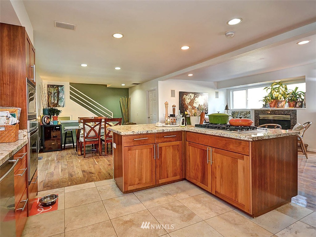 11149 Northeast 160th Place Bothell, WA 98011 - Photo 8 of 24 Gallery Image 8
