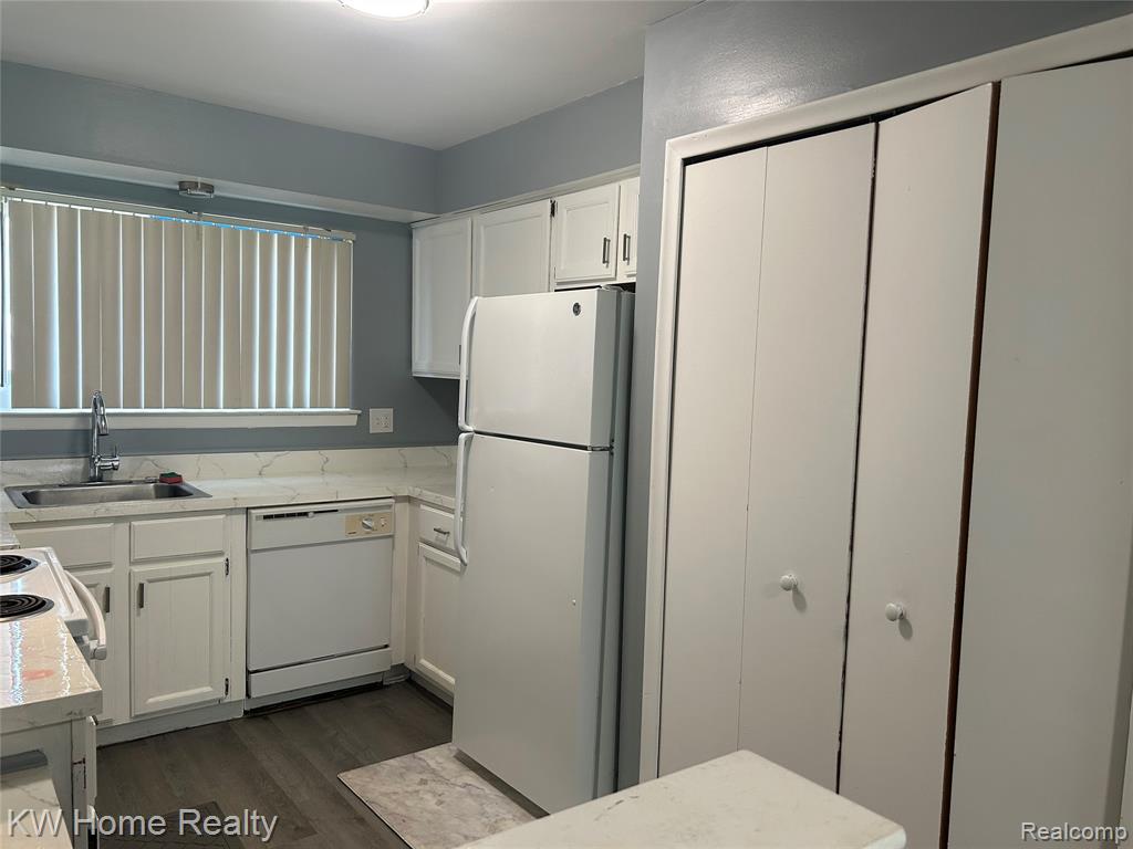 16036 West Eleven Mile Road Southfield, MI 48076 - Photo 8 of 22