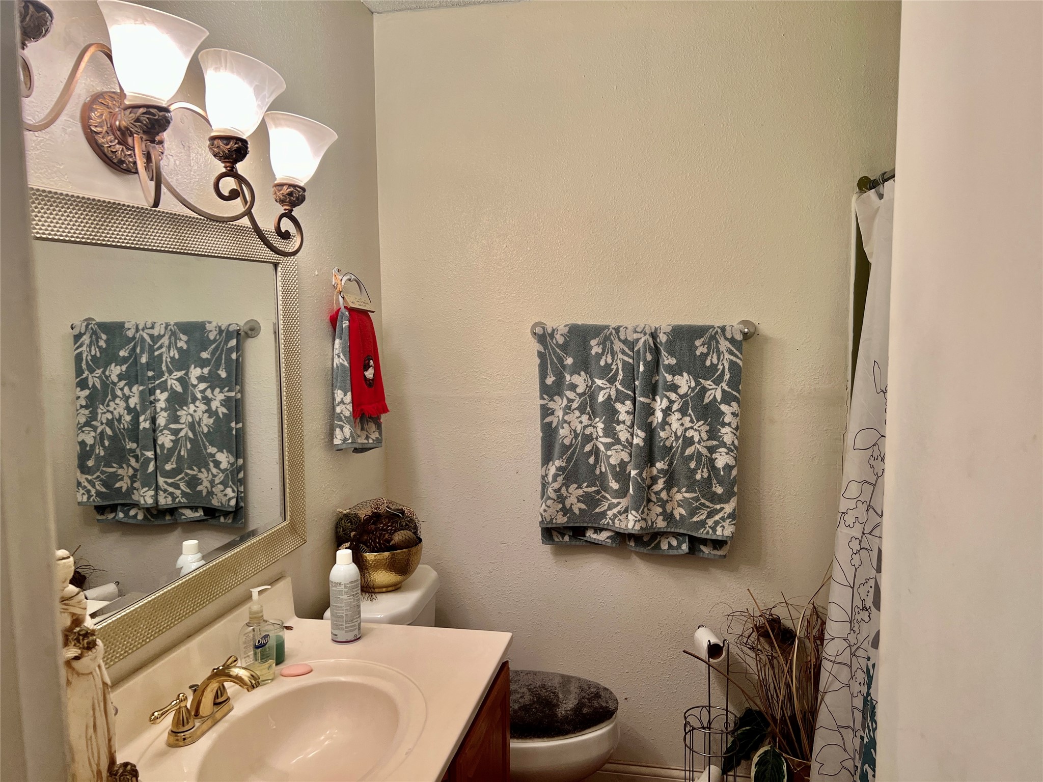 500 West 15th Street Port Arthur, TX 77640 - Photo 11 of 17 a bathroom with a sink and a mirror