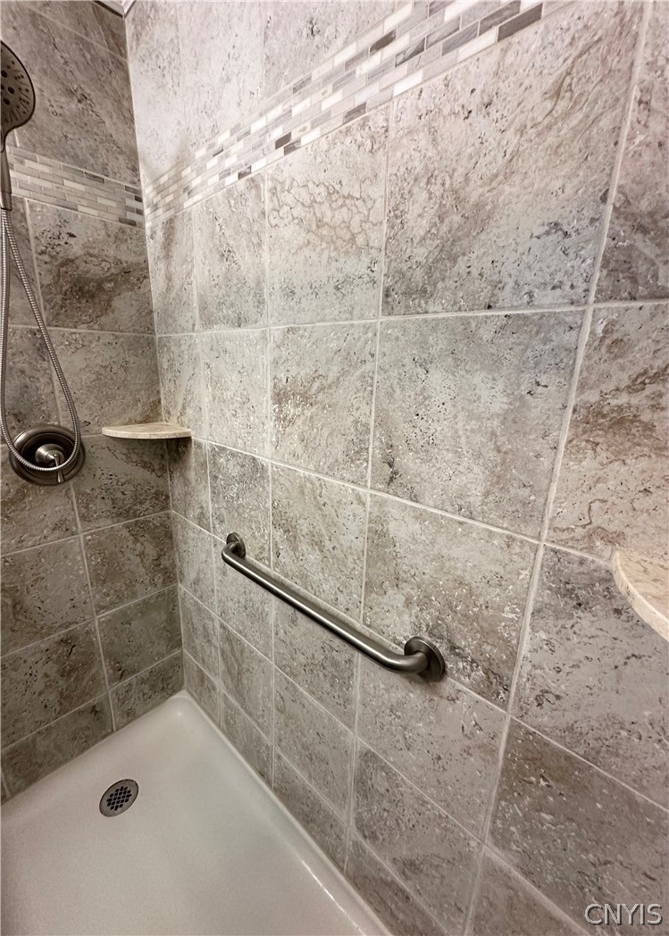 411 Boston Road Salina, NY 13211 - Photo 9 of 19