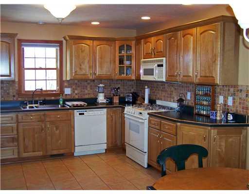 355 Ritter Road South Sewickley, PA 15143 - Photo 8 of 18 Kitchen.