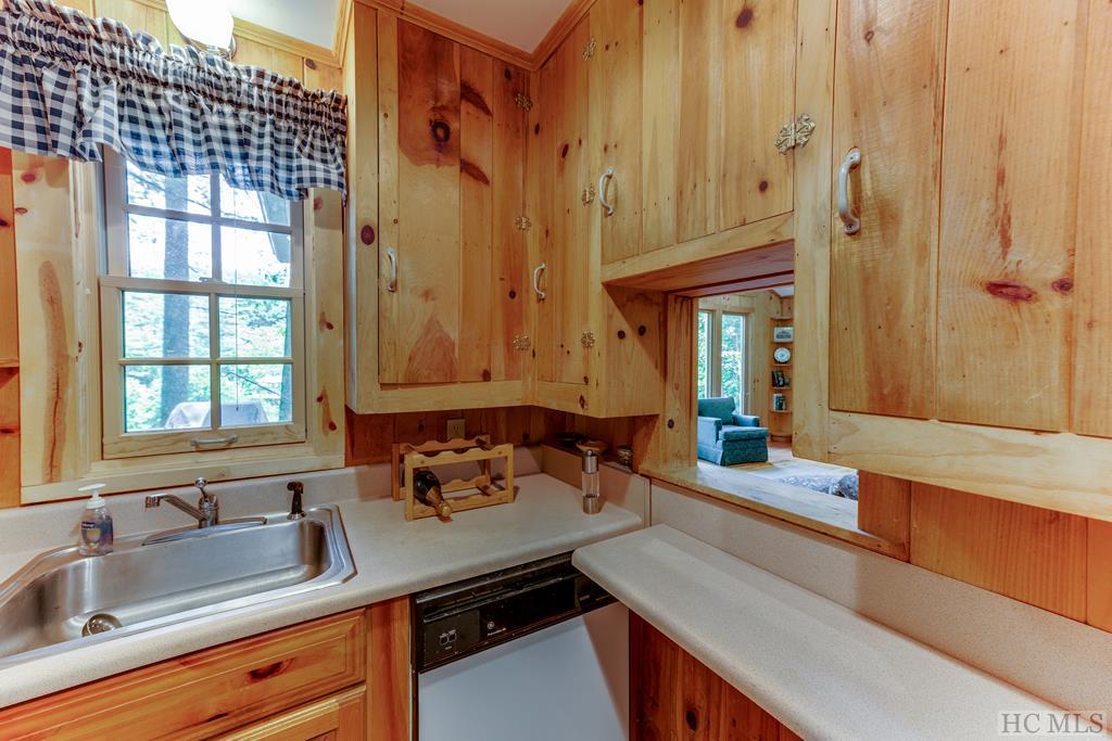 191 Sequoyah Ridge Road Highlands, NC 28741 - Photo 16 of 43 Gallery Image 16