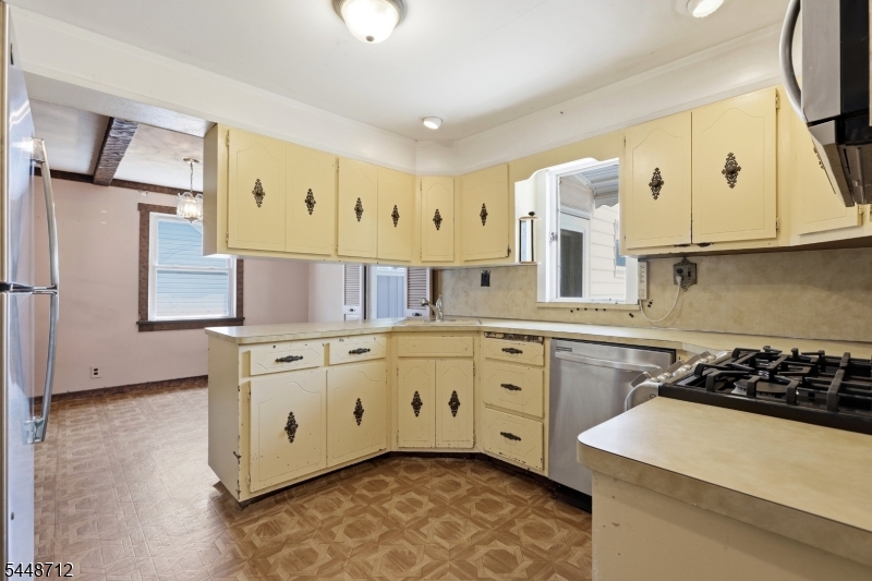 20 Sunnyside Road West Orange, NJ 07052 - Photo 11 of 39 Gallery Image 11