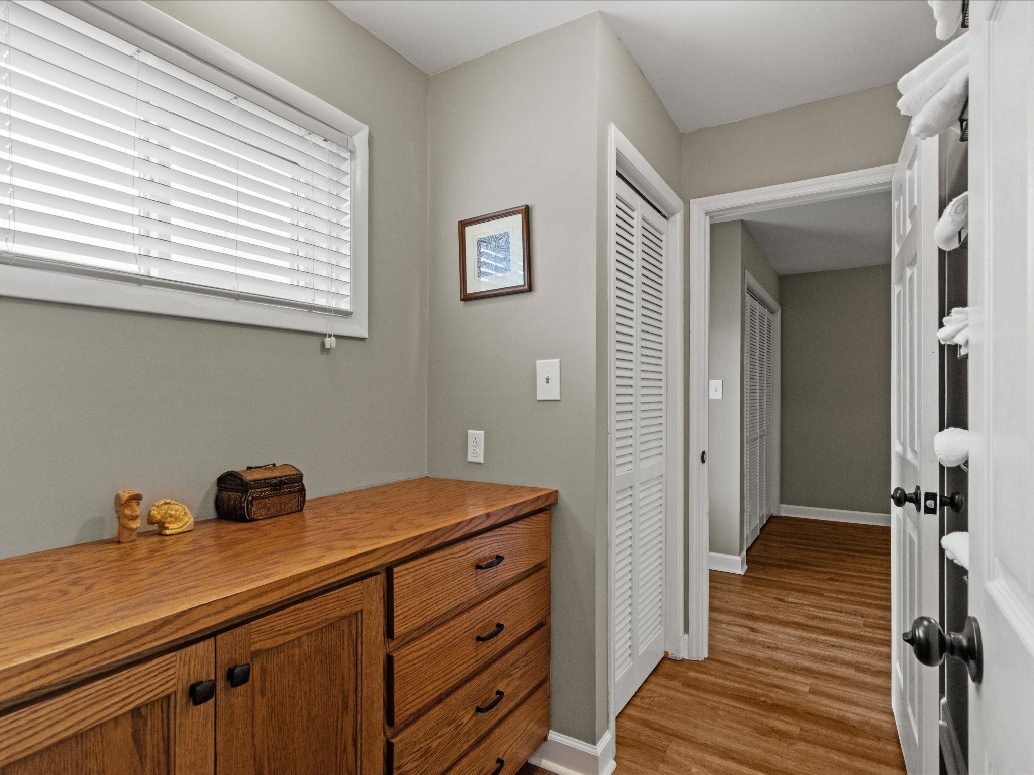 96 Maple Drive Winchester, TN 37398 - Photo 19 of 40 a hallway with a dresser and a window