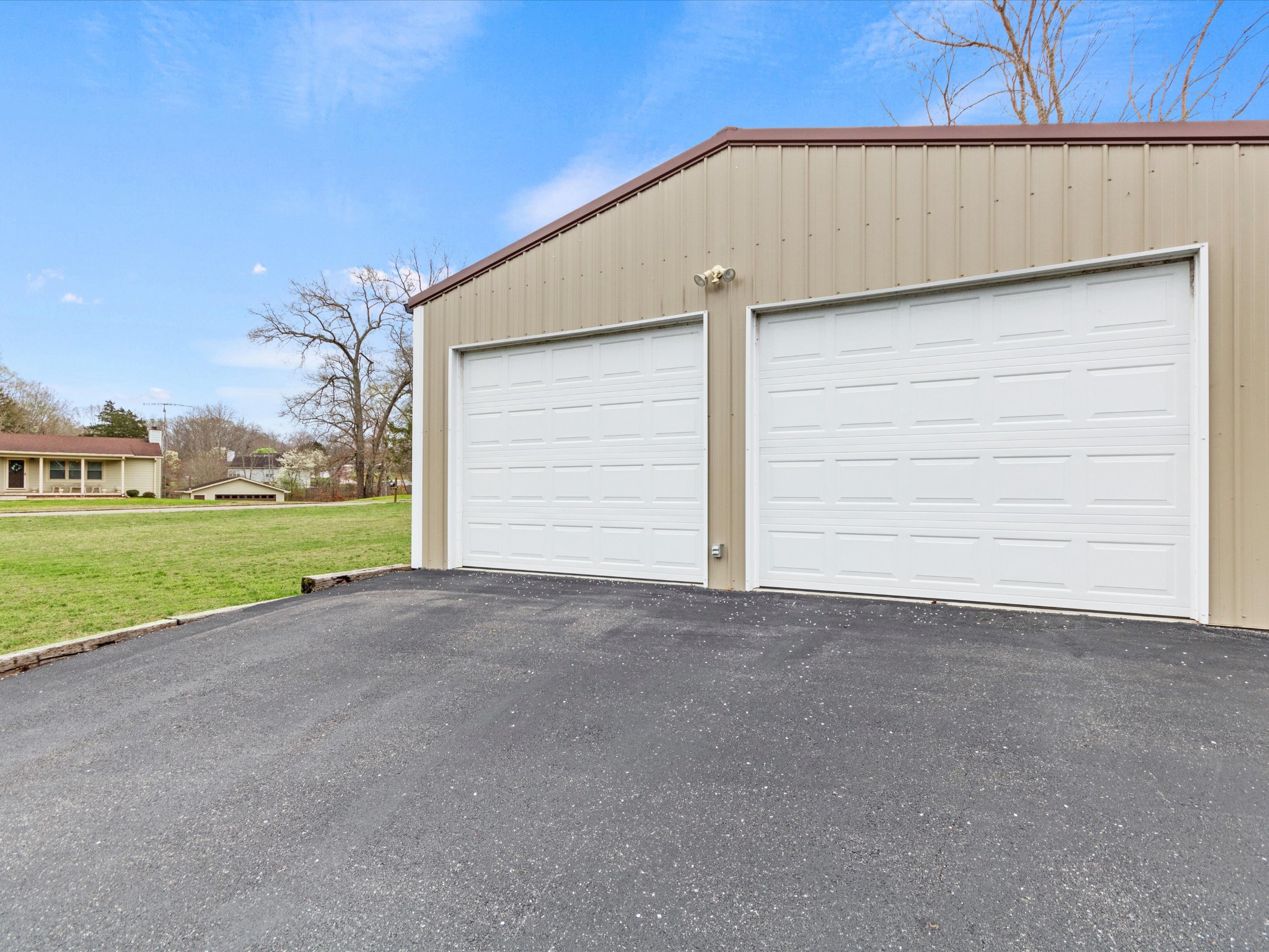 96 Maple Drive Winchester, TN 37398 - Photo 29 of 40 a view of a house with garage