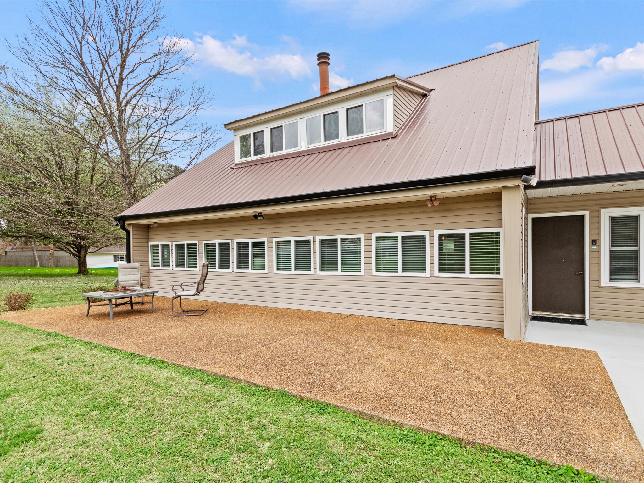 96 Maple Drive Winchester, TN 37398 - Photo 7 of 40 a front view of a house with a yard table and chairs