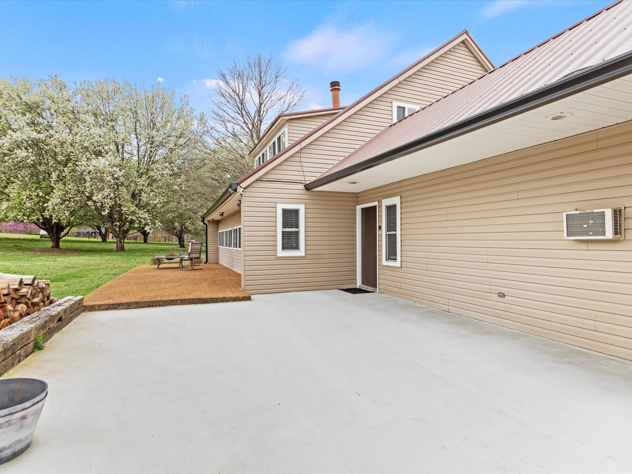 96 Maple Drive Winchester, TN 37398 - Photo 8 of 40 a view of a house with a yard and garage