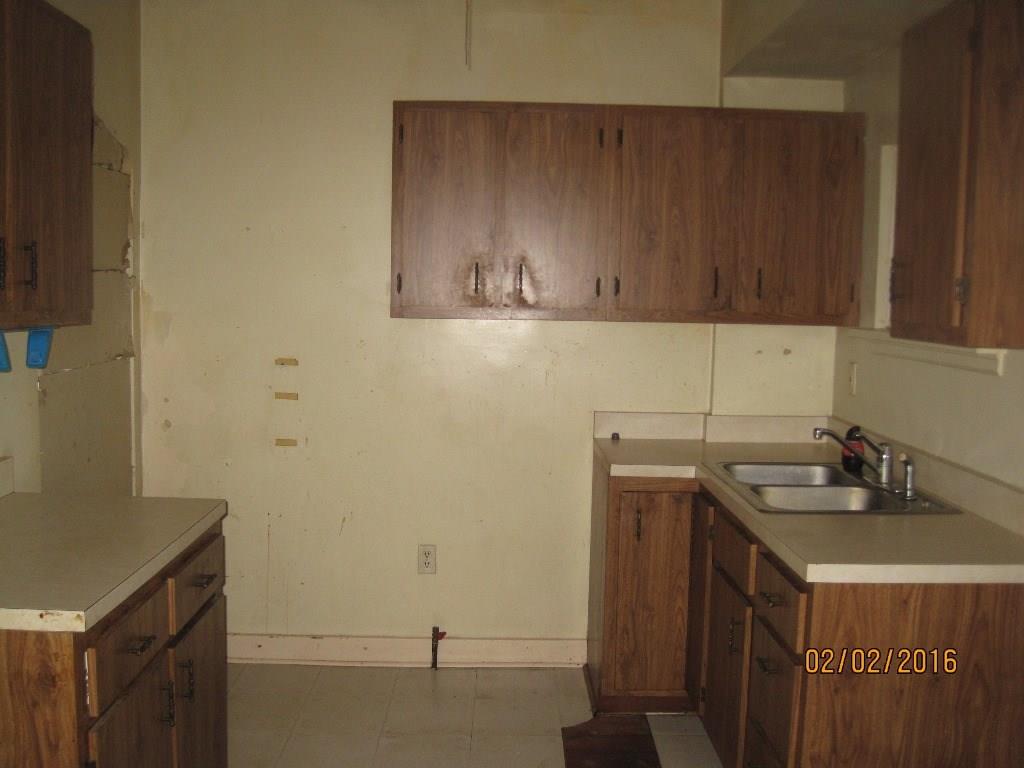 818 Bower Hill Road Bridgeville, PA 15017 - Photo 4 of 7 Gallery Image 4