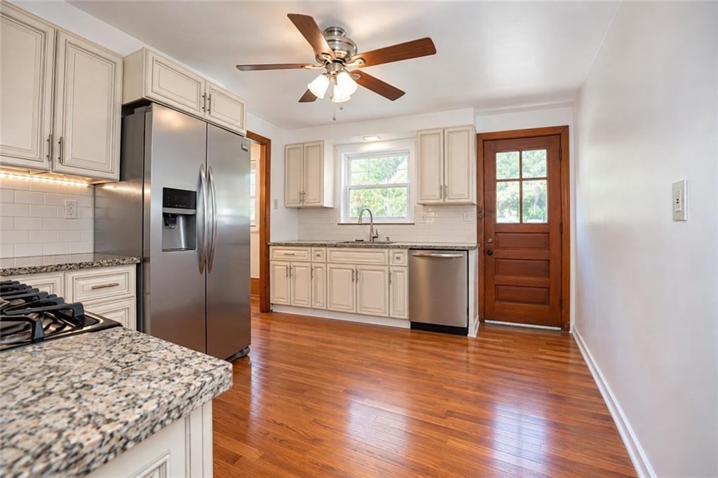 1504 Greentree Road Pittsburgh, PA 15220 - Photo 10 of 46 Gallery Image 10