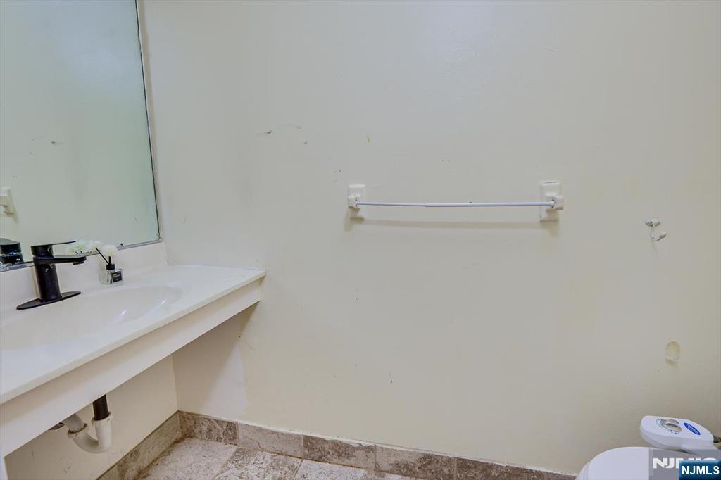 503 Timber Oaks Road, Unit 503 Edison, NJ 08820 - Photo 20 of 43 Gallery Image 20