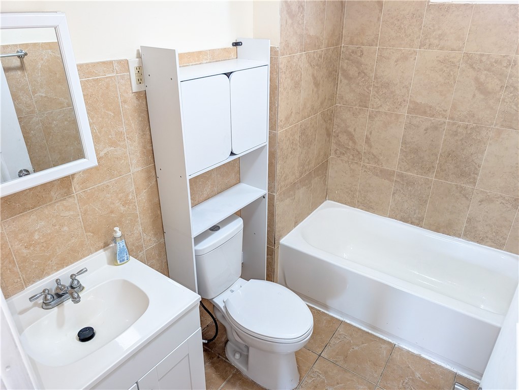 53 Bancroft Street, Unit 2 Providence, RI 02909 - Photo 10 of 11