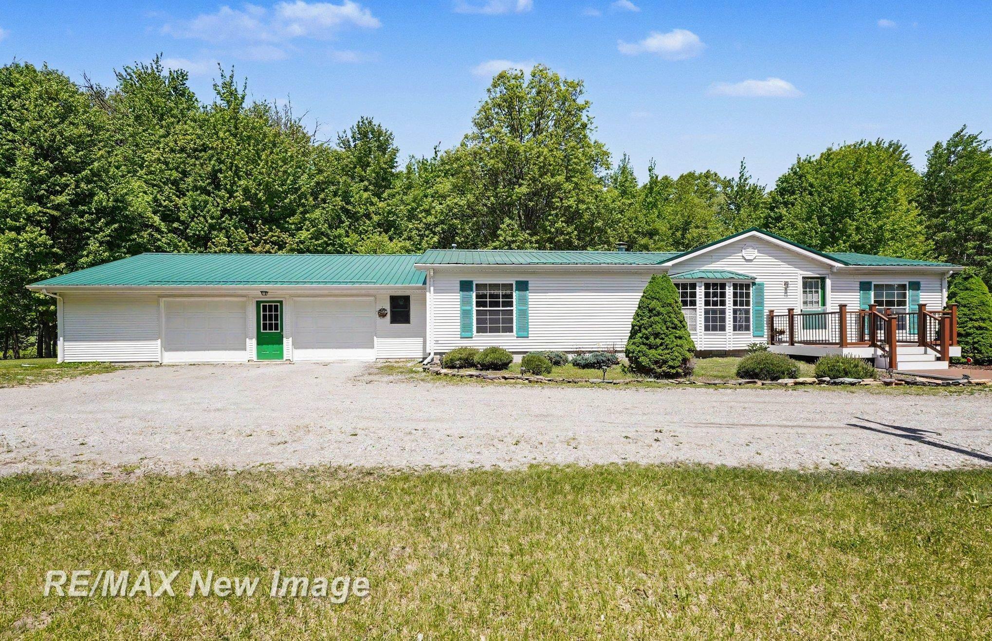 2827 North 11 Mile Road Coleman, MI 48618 - Photo 2 of 38