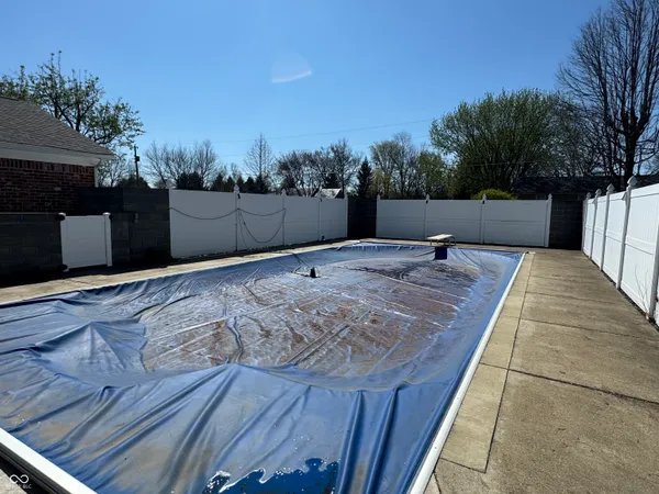 $439,900 | 353 East Rivercrest Drive, Rushville, IN 46173