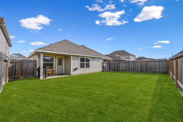 a view of a house with a backyard