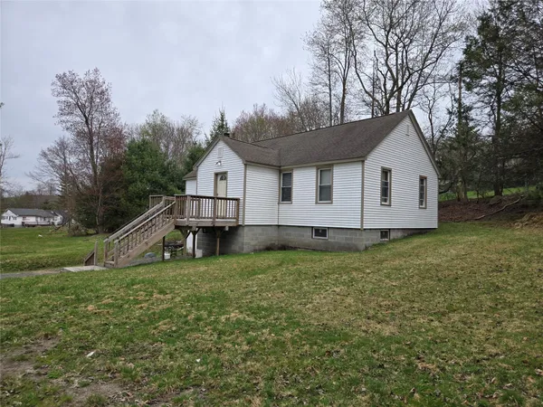 a view of a house with a yard