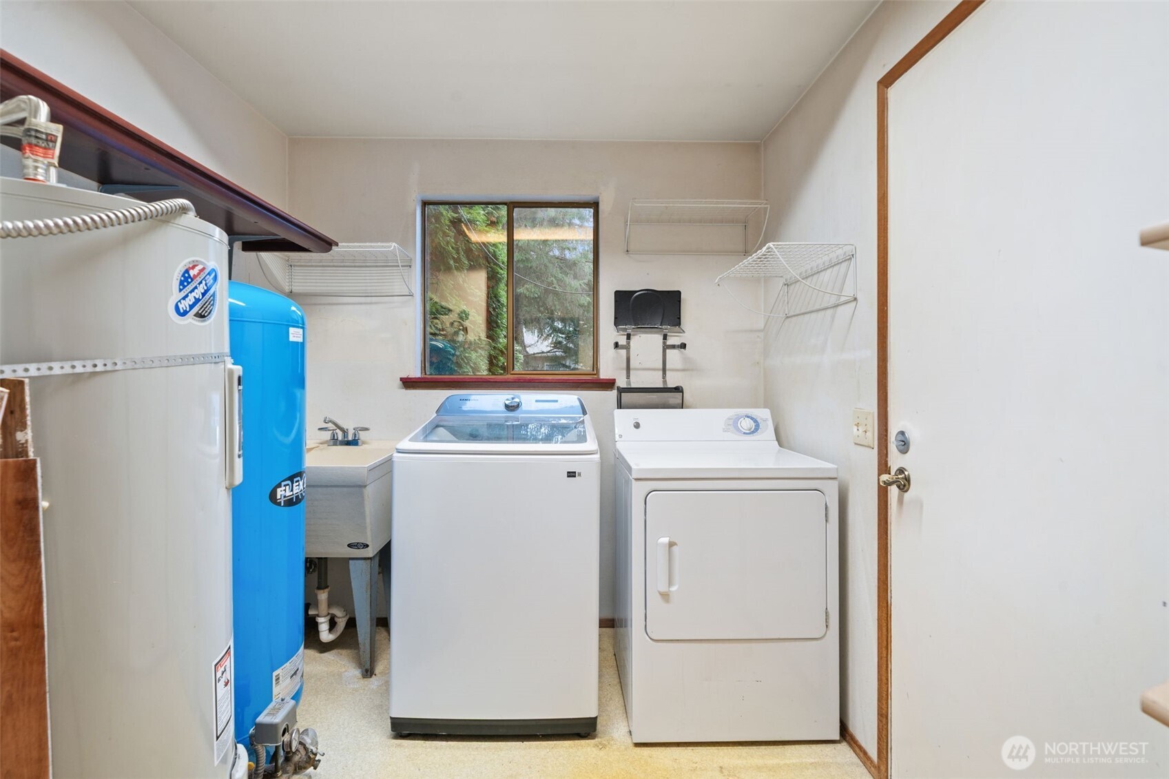 110 Marchbanks Road Sequim, WA 98382 - Photo 12 of 35 a utility room with dryer and washer