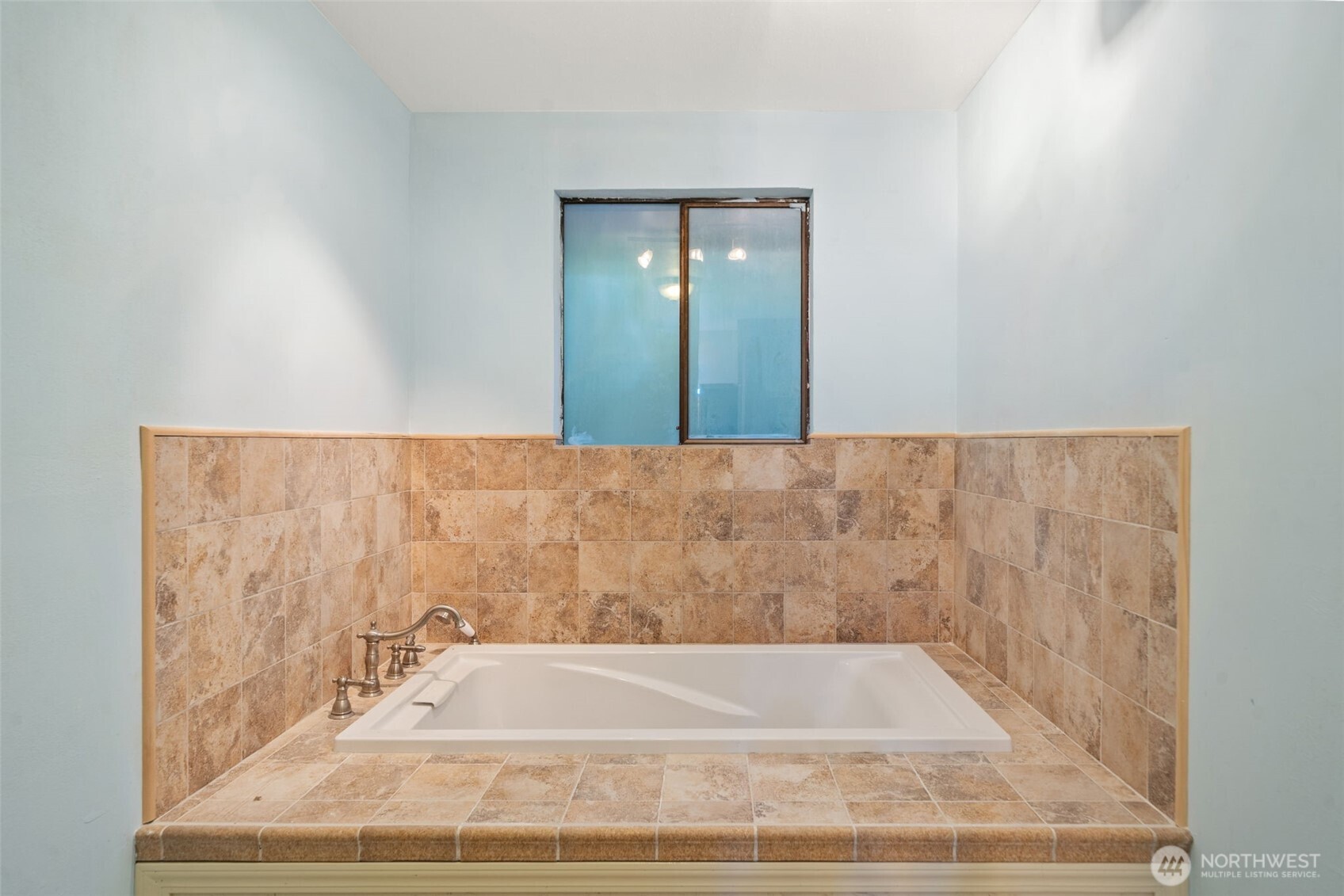 110 Marchbanks Road Sequim, WA 98382 - Photo 14 of 35 a bathroom with a bathtub