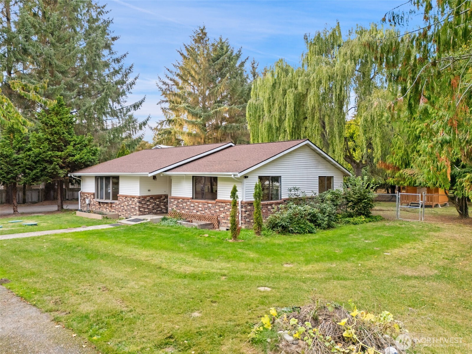 110 Marchbanks Road Sequim, WA 98382 - Photo 23 of 35 a front view of a house with garden