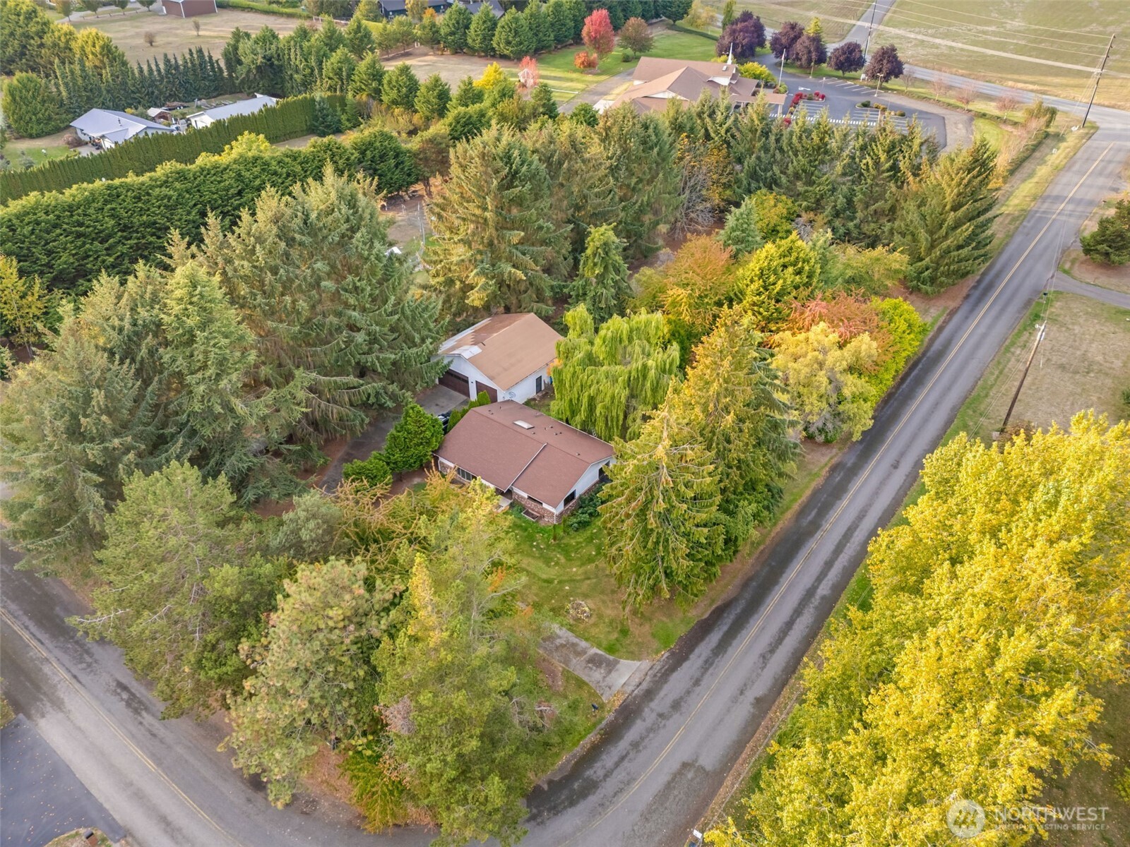 110 Marchbanks Road Sequim, WA 98382 - Photo 24 of 35 a view of a garden from a balcony