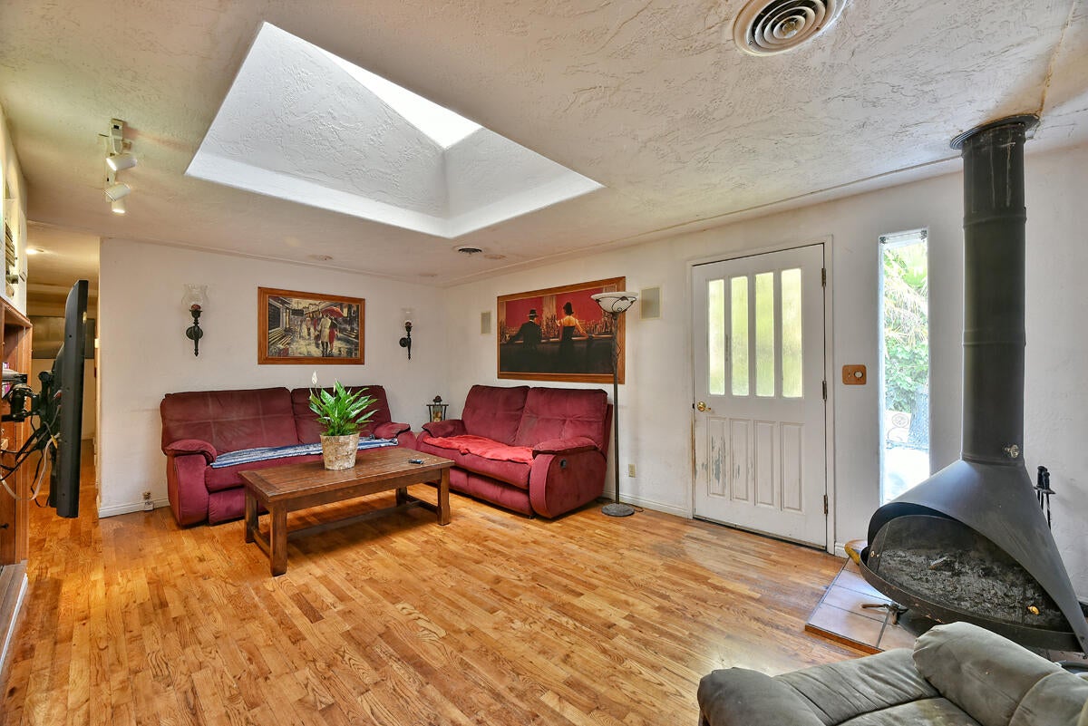1331 Vawter Road Medford, OR 97501 - Photo 2 of 43 DSC_8747