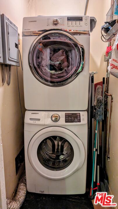 11246 Culver Boulevard Culver City, CA 90230 - Photo 13 of 13 a utility room with a washer and dryer