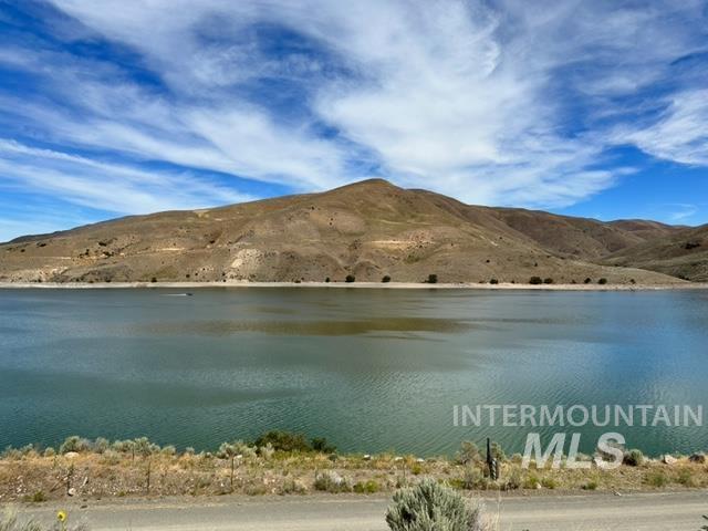 32214 Snake River Road Huntington, OR 97907 - Photo 14 of 31 Water view with a mountain backdrop