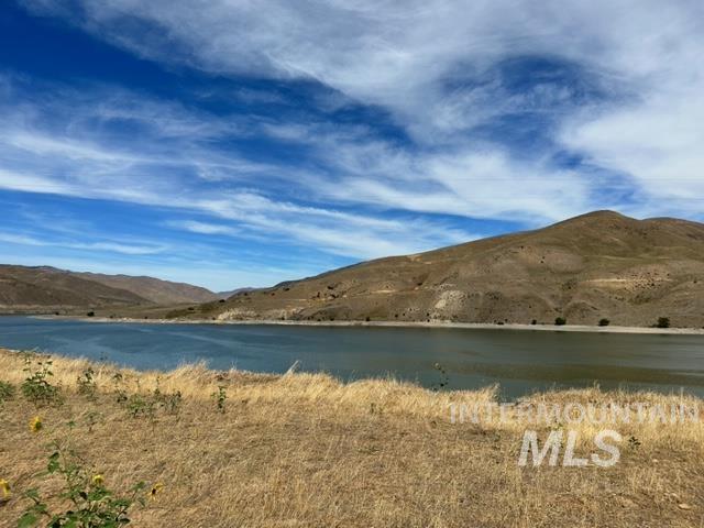 32214 Snake River Road Huntington, OR 97907 - Photo 18 of 31 Water view with a mountain backdrop