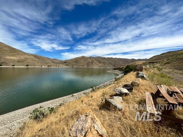32214 Snake River Road Huntington, OR 97907 - Photo 9 of 31 Water view featuring a mountainous background
