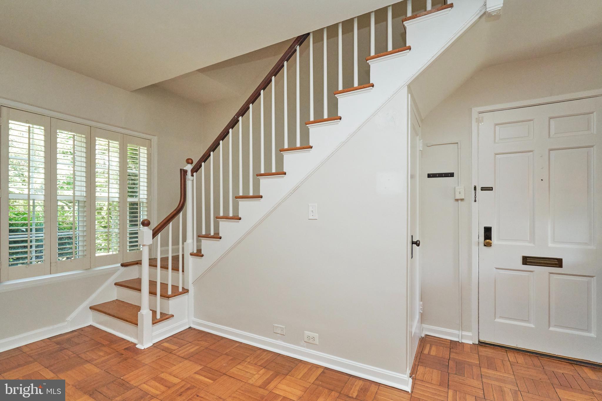 3314 Gunston Road, Unit 7303314 Alexandria, VA 22302 - Photo 13 of 42 Staircase