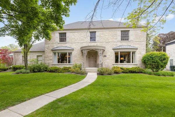 $1,399,000 | 6657 North Le Mai Avenue, Lincolnwood, IL 60712